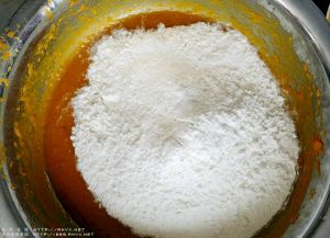 拌上适量的面粉和发酵的粑酵